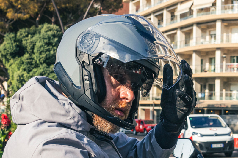 Schuberth J2 Sigma blue lifestyle 2